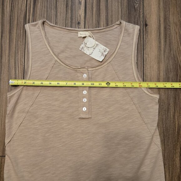 763.  NWT Hem & Thread Cream Tan Sleeveless Tank Top Blouse Shirt Size. L NEW - Picture 6 of 6